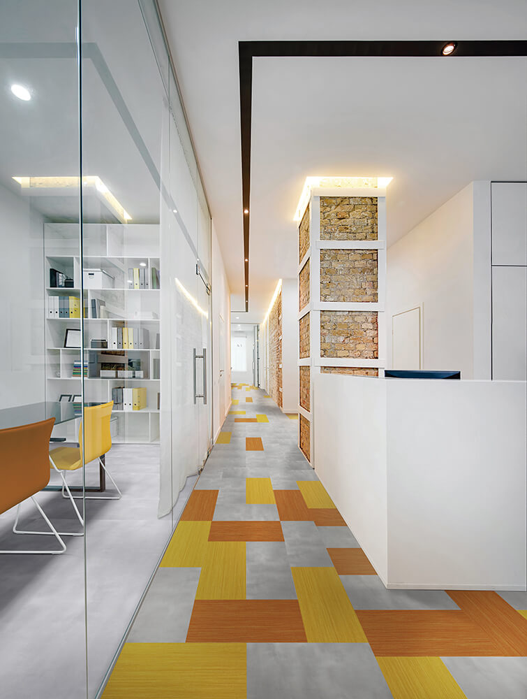 ambientada_corporativo_corredores_lvt_ambienta-make-it_0_pumpkin-orange_régua_24071410_1553625698_5886x7795