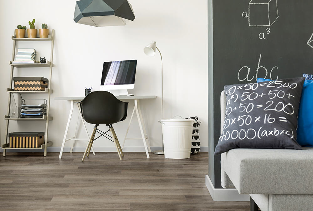 ambientada_residencial_home-office_lvt_injoy_0_centeio_régua_37009330_1557163226_5694x3840