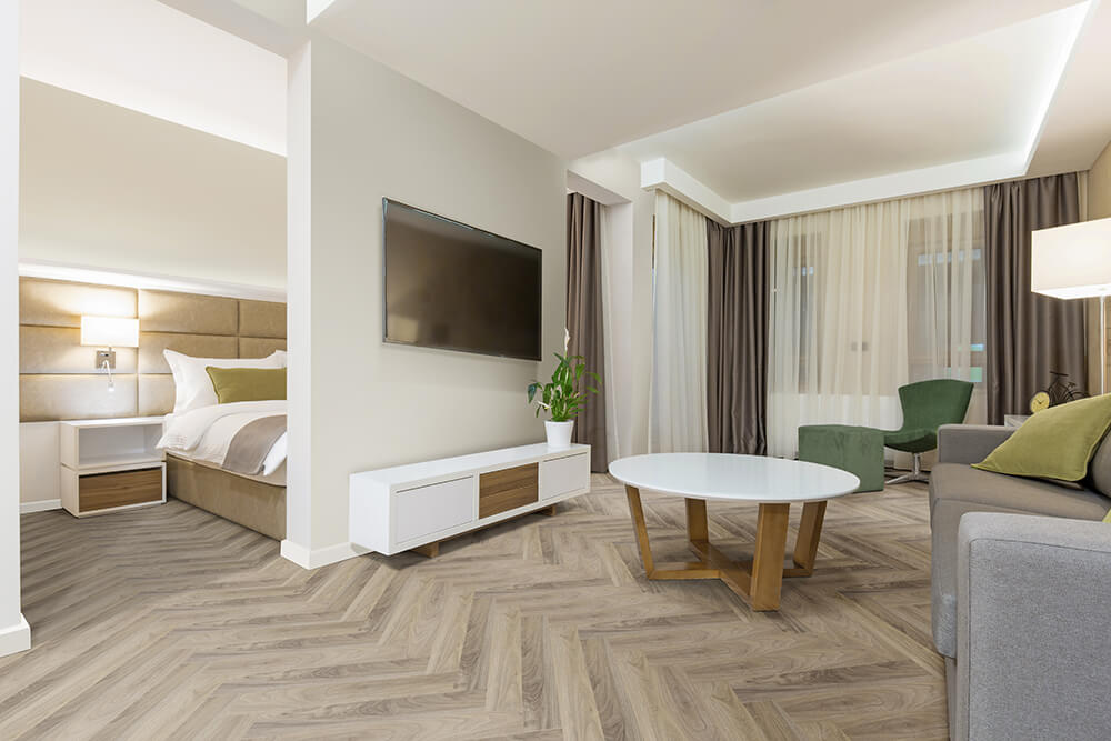 ambientada_residencial_sala-de-estar-e-jantar2_lvt_linha-essence-30_0_Dália_regua_24368105_1710778232_7087x4724