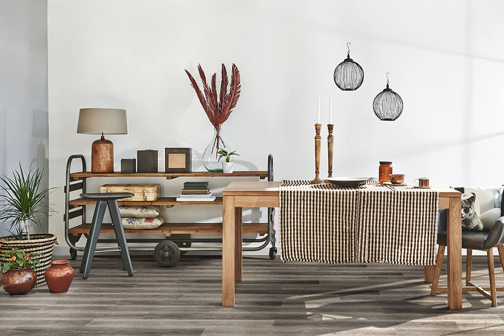 ambientada_segmento-residencial_sala-de-estar-e-jantar2_lvt_linha-essence-30_0_21091109_hortência_1652884713_7087x4724